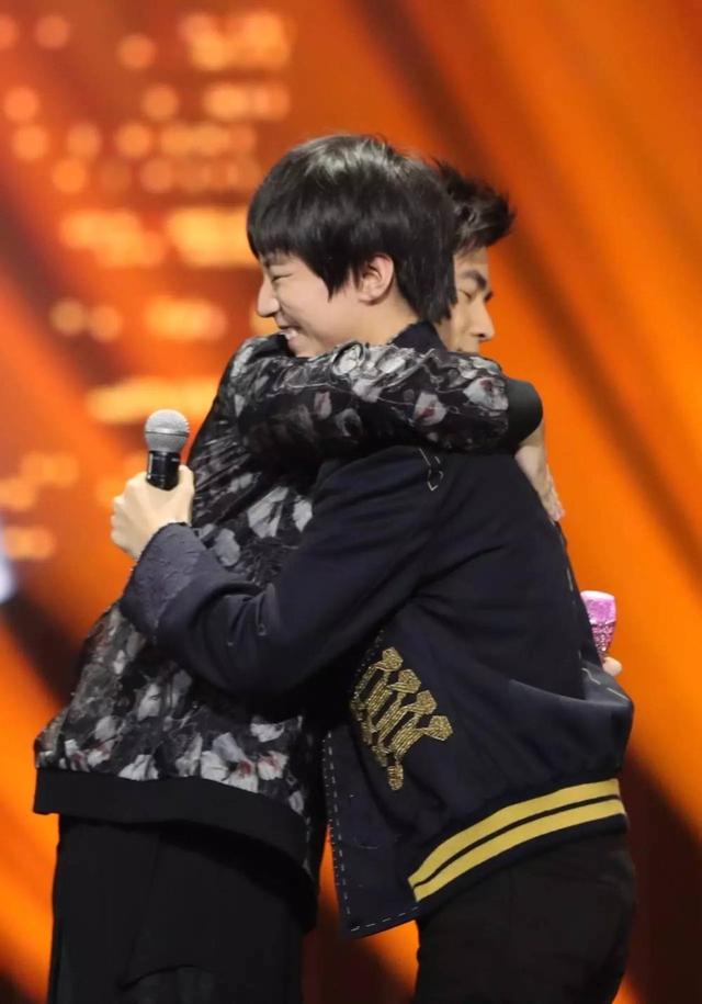 王俊凱最新巡演盛典，變化的力量，自信成就的光輝之旅