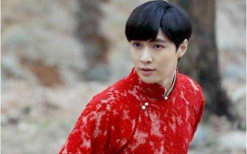 二月紅演員，舞臺到熒屏的蛻變之路——自信與成就感的彰顯