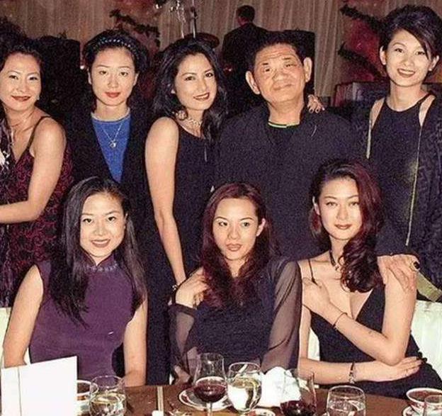 中國香港女明星，自信之光，展現(xiàn)變化之力