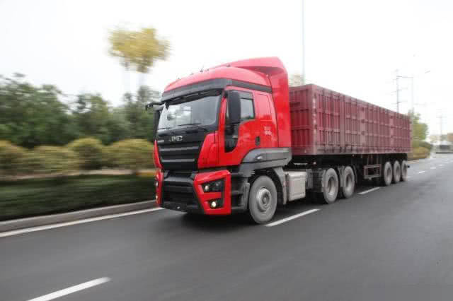 2017年大貨車(chē)跑貨行情與溫情故事，車(chē)輪上的日常