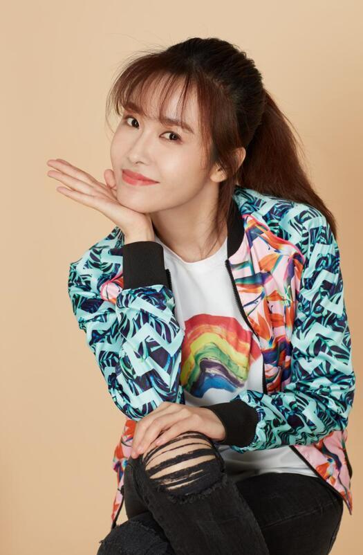 成龍最新力作歌曲，全球震撼！熱血沸騰的旋律引爆音樂界！