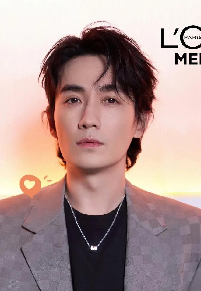 酷男演員的繁華背后，小巷奇緣與獨(dú)特寶藏之旅