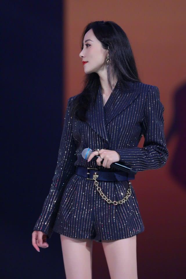 校園女神全能保鏢，變化、學(xué)習(xí)與自信的力量最新章節(jié)