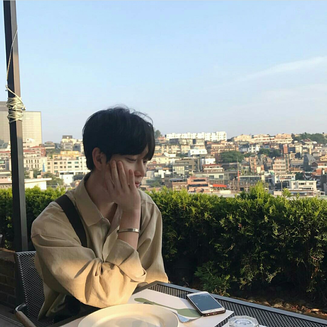 最新韓系男頭圖片,最新韓系男頭圖片的流行與爭議，一種文化現(xiàn)象的探討