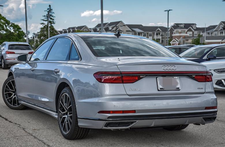 最新款A(yù)8L,最新款A(yù)8L，一段車內(nèi)的溫馨旅程