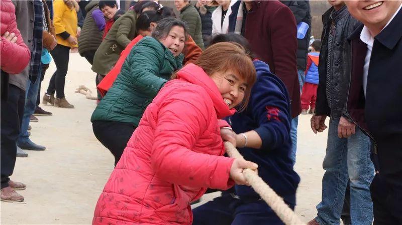 拔河比賽盛大通知，集結力量，共赴賽場！