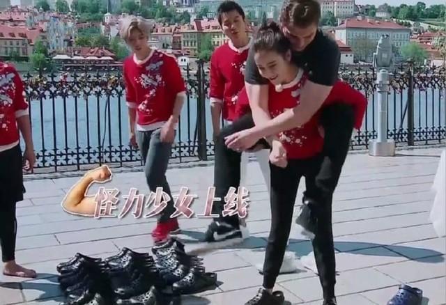 迪麗熱巴鹿晗最新動態(tài),迪麗熱巴鹿晗最新動態(tài)，公眾關(guān)注下的娛樂焦點(diǎn)