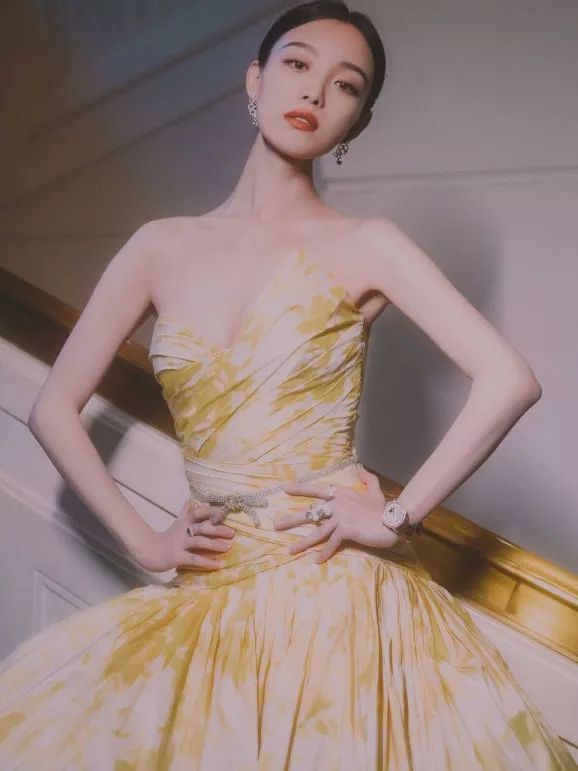 成人女明星應(yīng)遠(yuǎn)離色情內(nèi)容，傳遞正能量，樹立良好榜樣