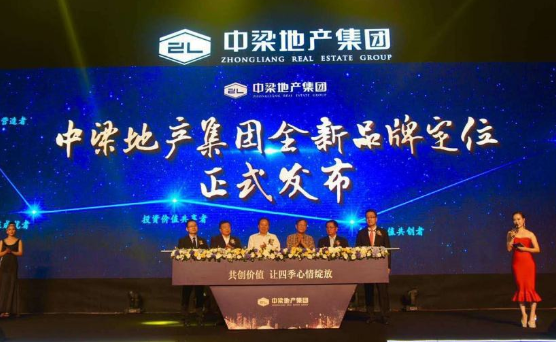 揭秘中梁地產(chǎn)上市真相與小巷特色小店的獨特魅力！