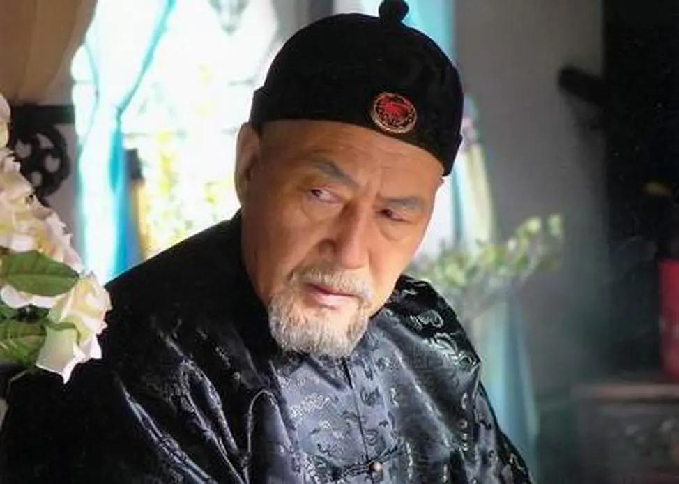 演員安靜,演員安靜，舞臺與鏡頭下的內(nèi)斂之力