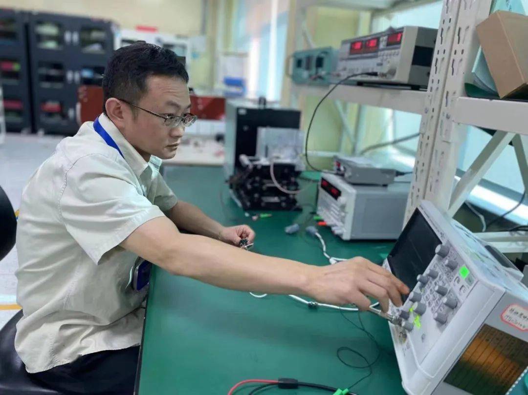 電子最新達(dá)人，時代的領(lǐng)跑者，引領(lǐng)潮流前沿！