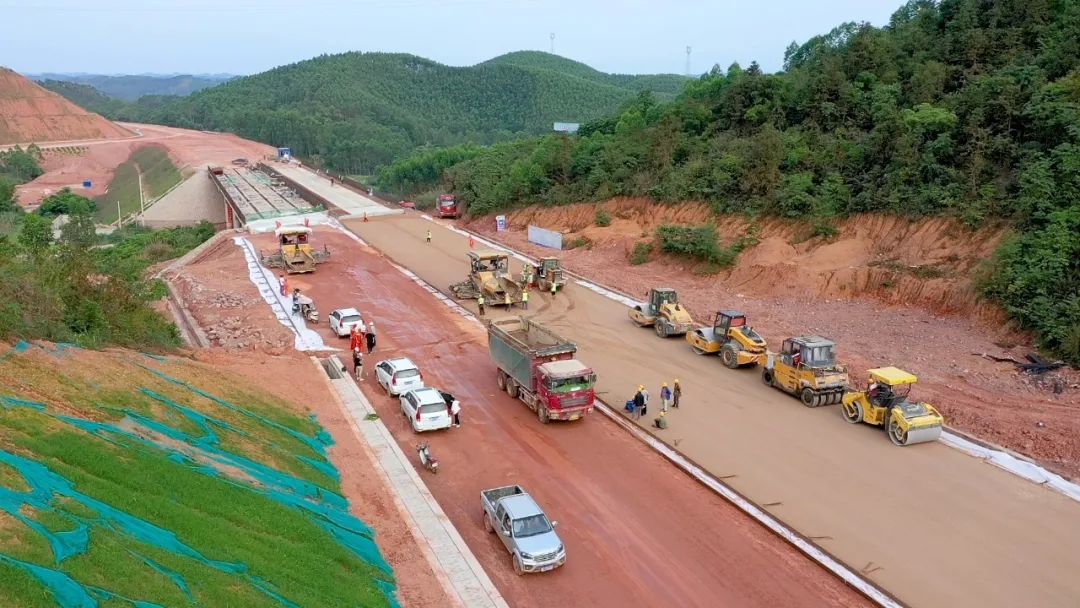 眉麟公路科技重塑智能出行新時代，最新動態(tài)開啟智能公路體驗新篇章