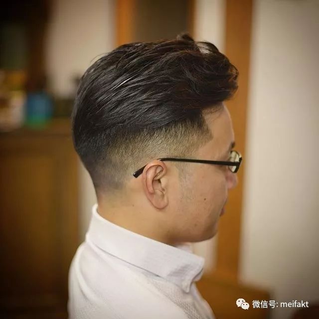 最新中年男士發(fā)型,最新中年男士發(fā)型，科技重塑魅力，引領(lǐng)潮流新風(fēng)尚