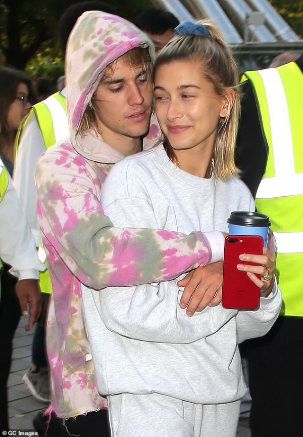 賽琳娜2017最新動(dòng)態(tài)，事業(yè)、慈善與公眾關(guān)注全解析