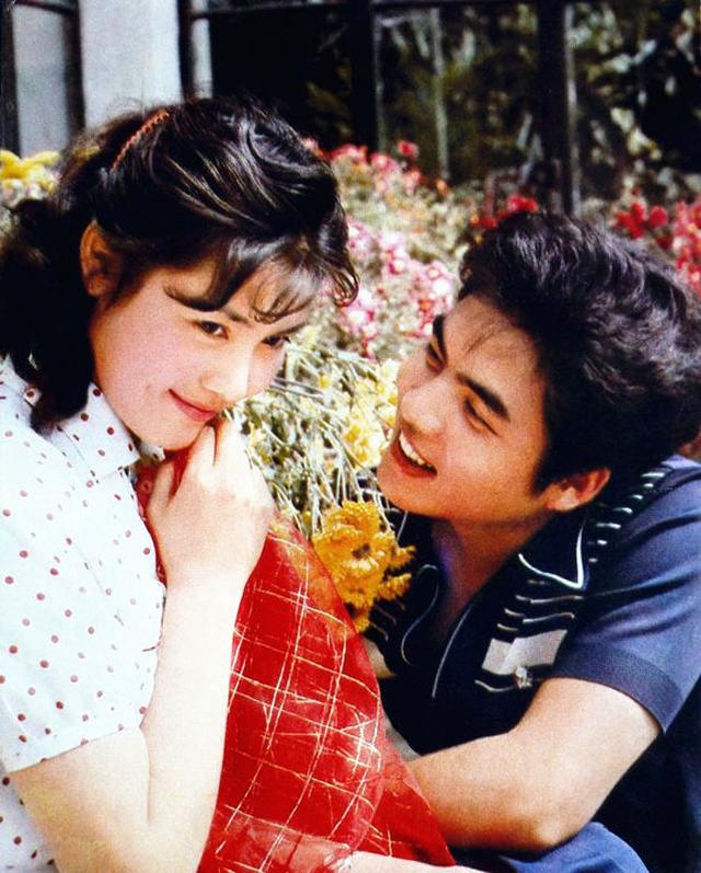 綠茵場上的輝煌與大自然寧靜間的內(nèi)心平衡，一位21號足球明星的故事