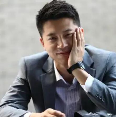 演員金亮，小巷深處的獨(dú)特寶藏探索之旅