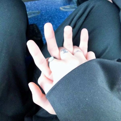 最新情侶頭像牽手，走向未來的自信與成就感之路