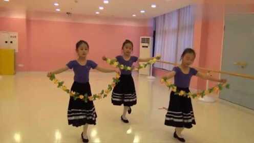 幼兒花環(huán)舞蹈新視頻，教育方式中的藝術(shù)展現(xiàn)風(fēng)采