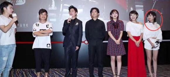 潘粵明與女演員牽手，心靈之旅的平靜尋覓