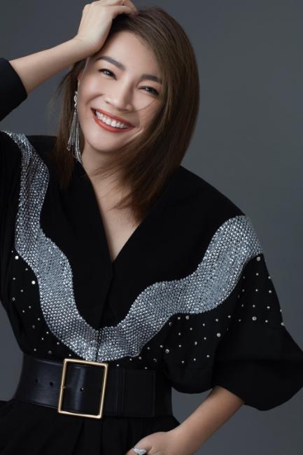 璀璨星光下的女演員張巖，魅力瞬間照片集