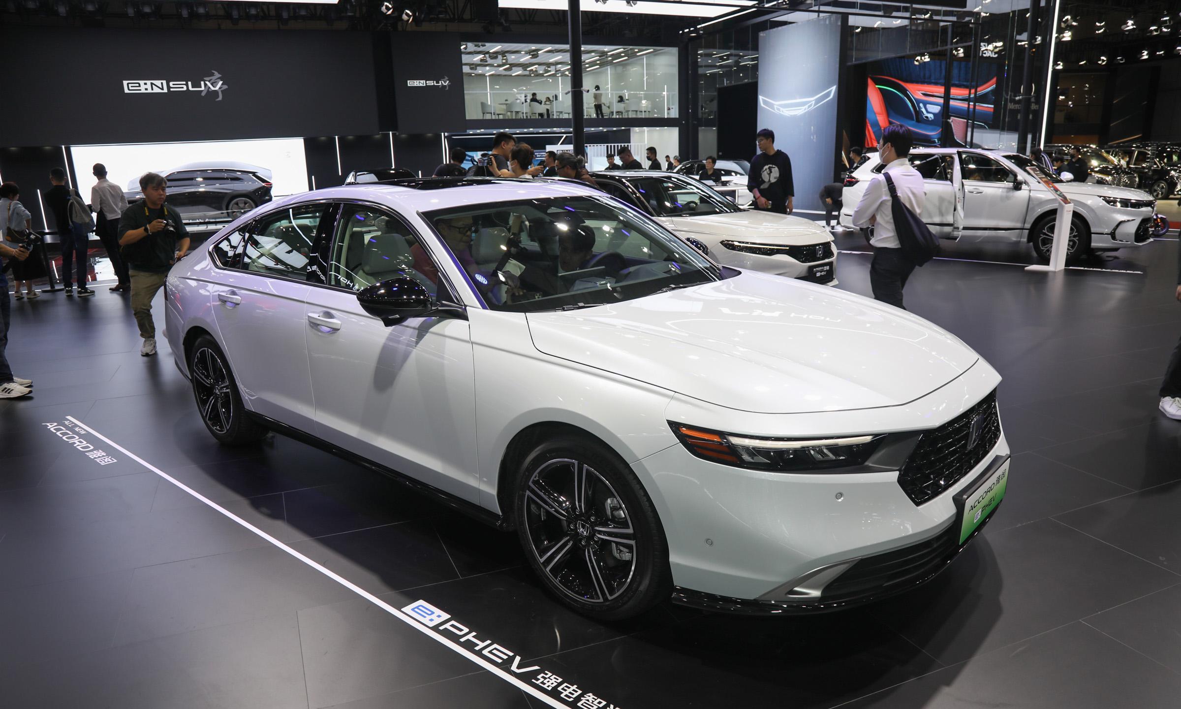 最新雅閣混動車型，家庭溫馨之旅的理想之選