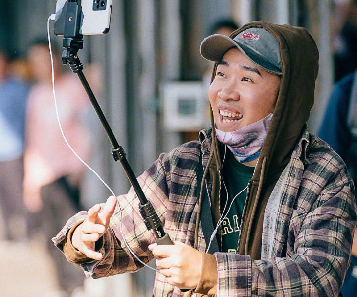 與大鵬同行的女演員，變化、自信與成就的力量展現(xiàn)