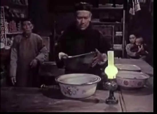 電影林家鋪子，日常溫馨趣事與深厚友情的紐帶之旅