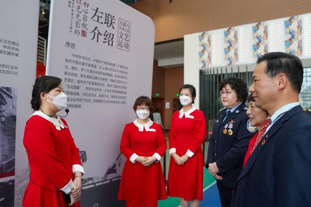 左翼電影，掀起革命浪潮，展現(xiàn)高科技魅力