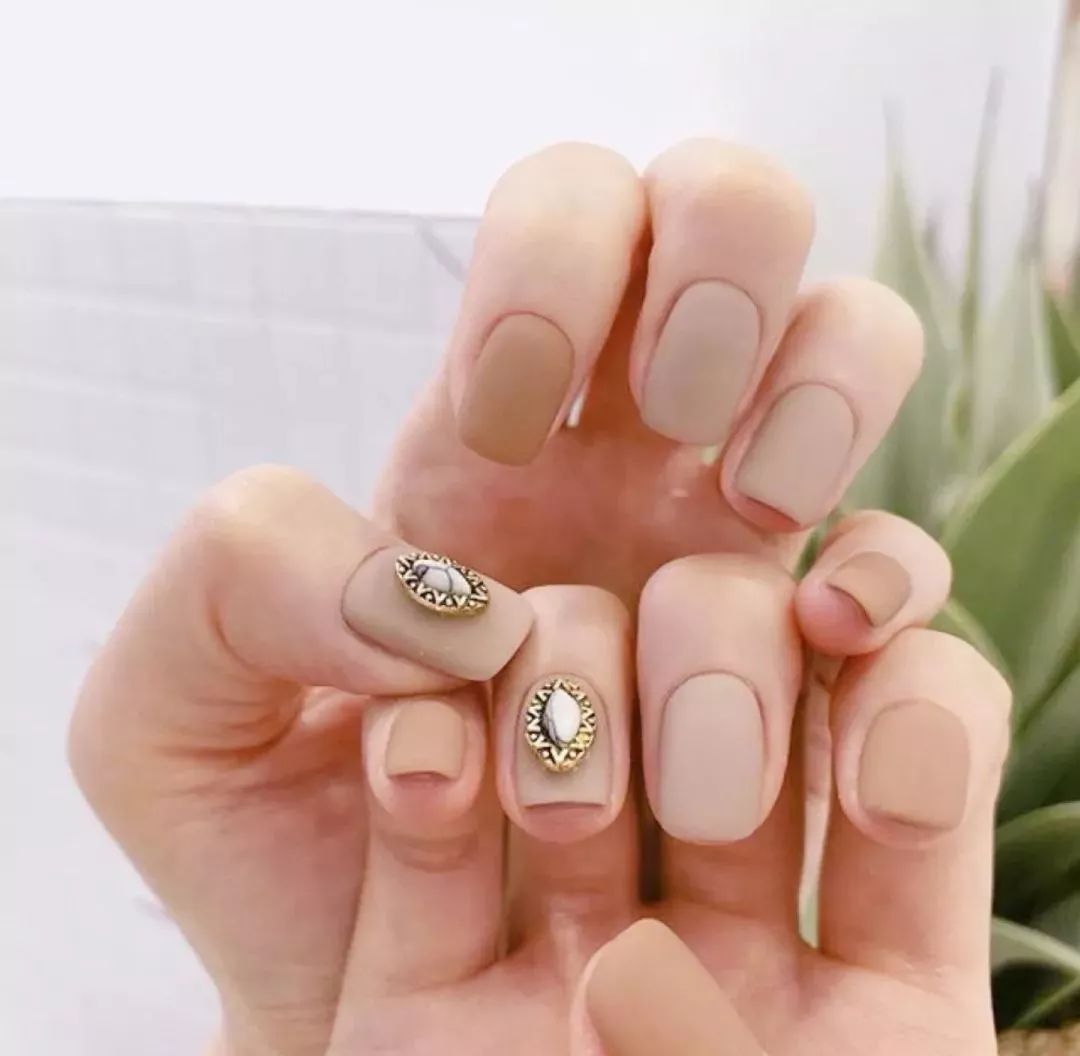 最新美甲圖片，時(shí)尚潮流的絢麗演繹