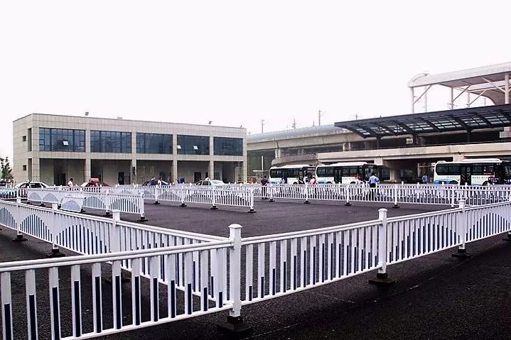 余姚高鐵站停車場(chǎng)的秘密與家的故事，停車費(fèi)信息及旅途溫馨指南