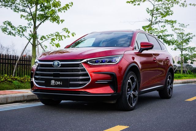 比亞迪唐最新款觀點(diǎn)論述，深度解析新功能與特性