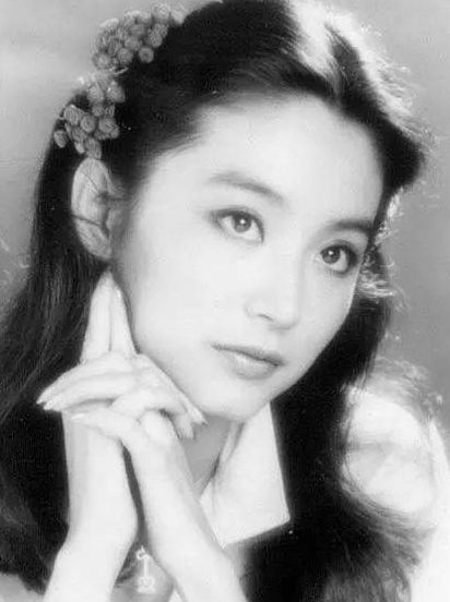 50后明星引領(lǐng)科技潮流，前沿高科技產(chǎn)品的體驗之旅