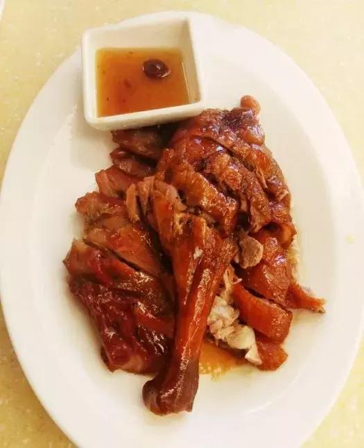 豬扒最新地，味蕾上的奇遇與友情的溫馨之旅