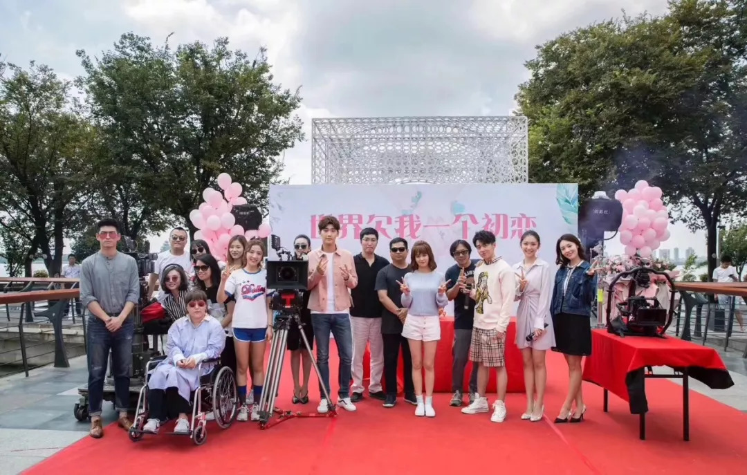 白鹿戀情與科技新品，引領(lǐng)潮流，體驗(yàn)未來戀情之旅