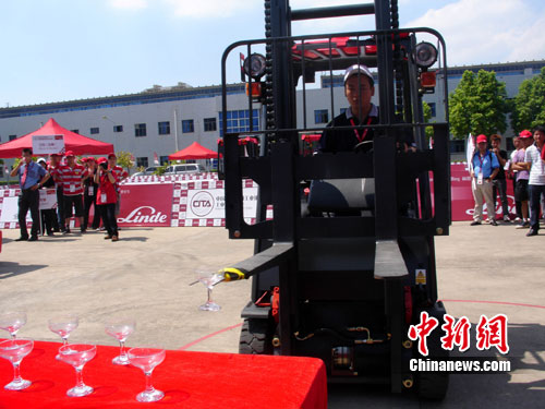 叉車比賽視頻，賽場(chǎng)上的友情與激情展現(xiàn)！