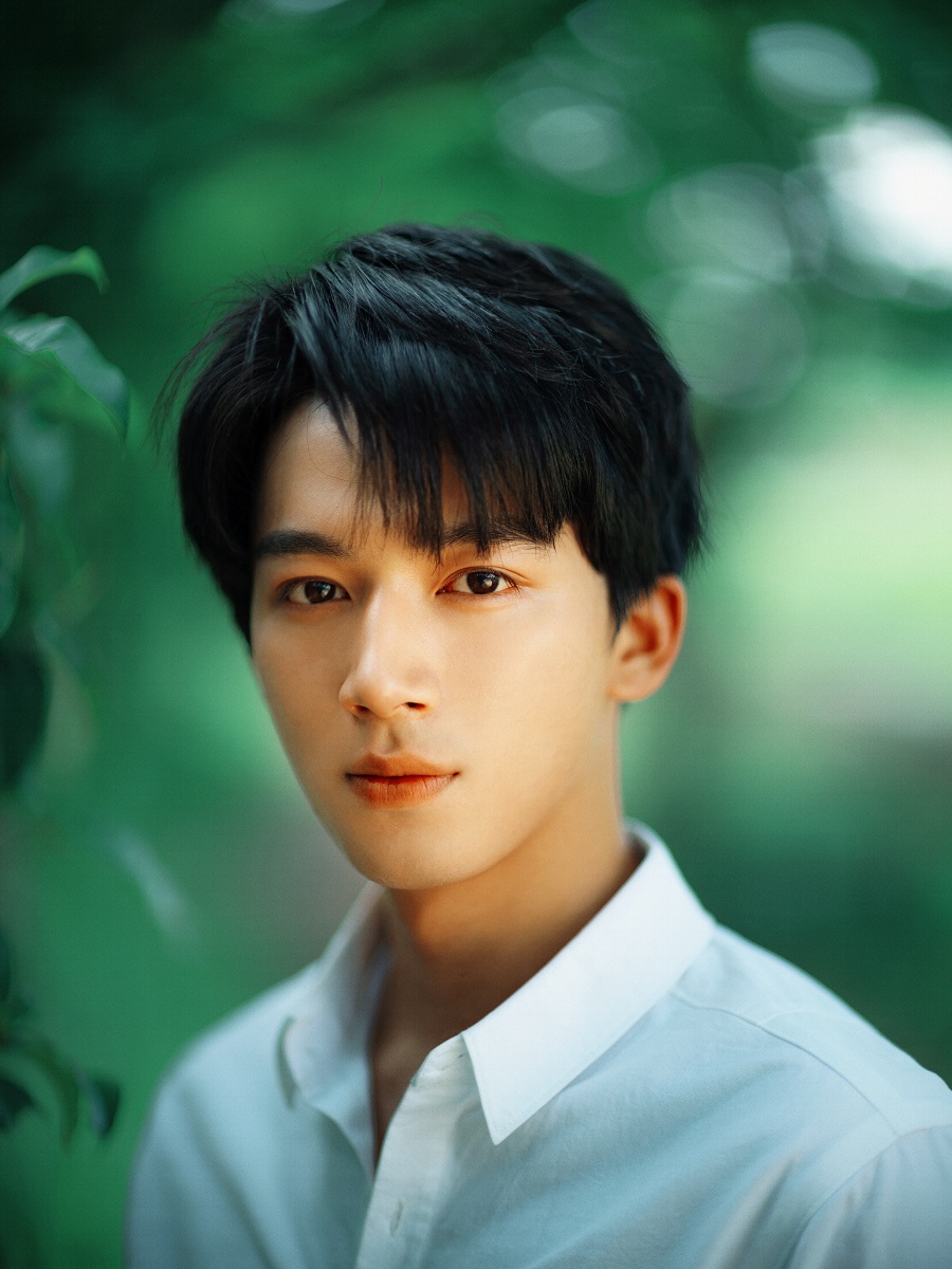 新人明星的璀璨日常，友情、夢想與愛的力量閃耀舞臺