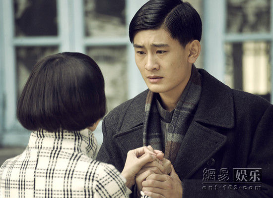 演員梓曉，璀璨演藝之路的閃耀之星