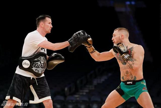 康納賽場(chǎng)風(fēng)采，激情與友情的碰撞故事視頻回顧