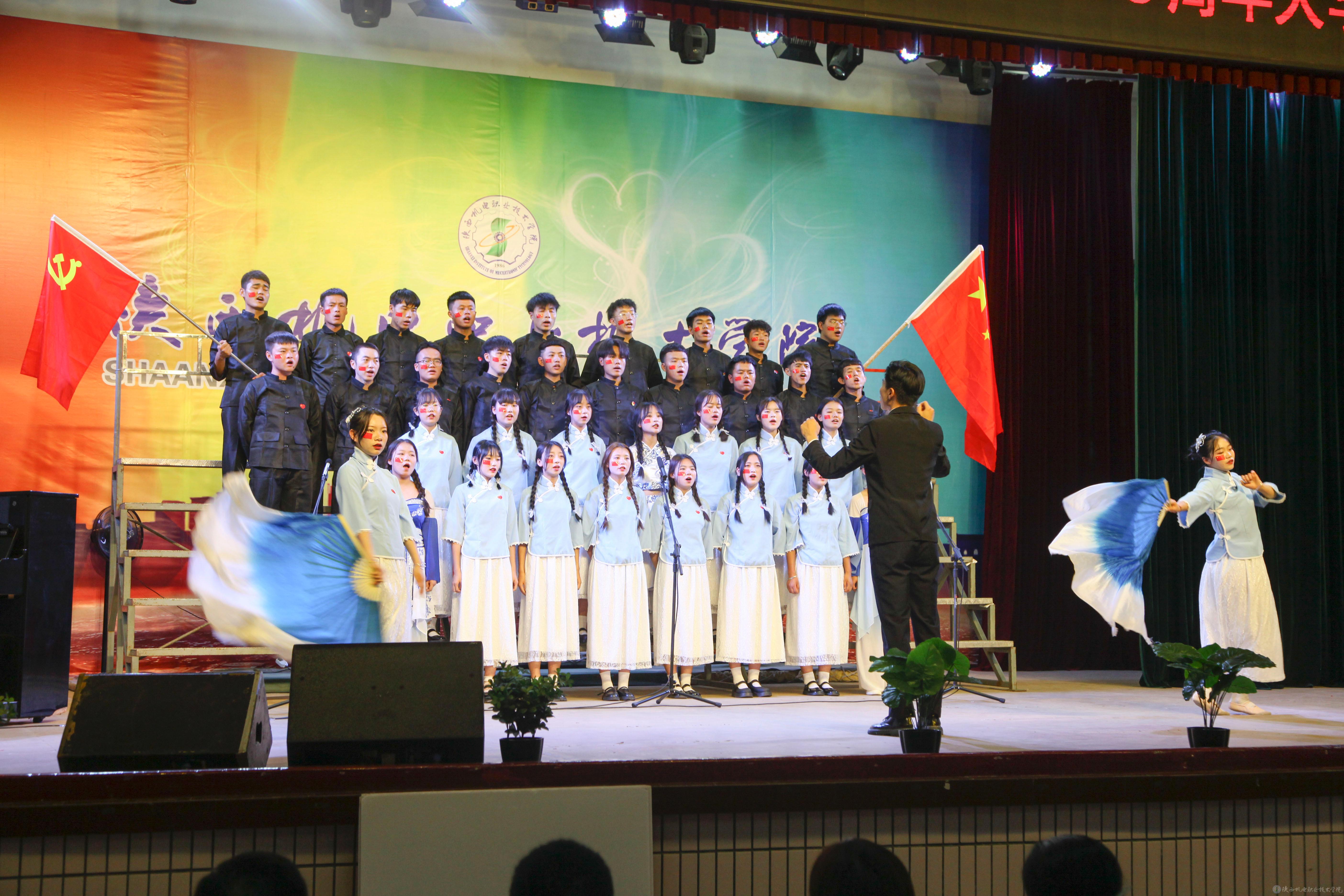 大學(xué)生合唱比賽視頻，小巷深處的音樂(lè)盛宴盛典