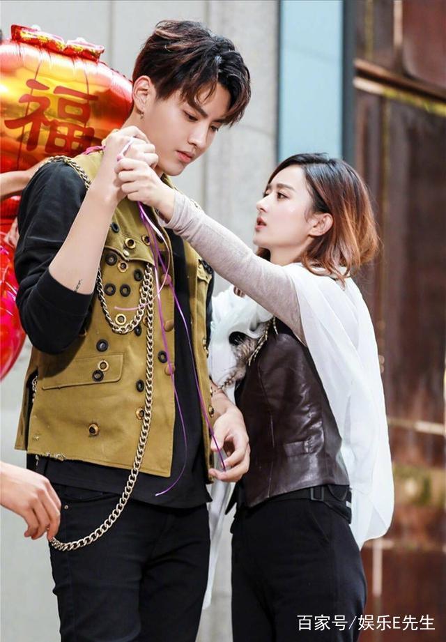 趙麗穎吳亦凡最新圖片，小巷風(fēng)情與隱藏特色小店探秘