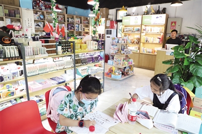 官妖丁公子最新章節(jié)暢閱，高科技產(chǎn)品的革新之旅全揭秘