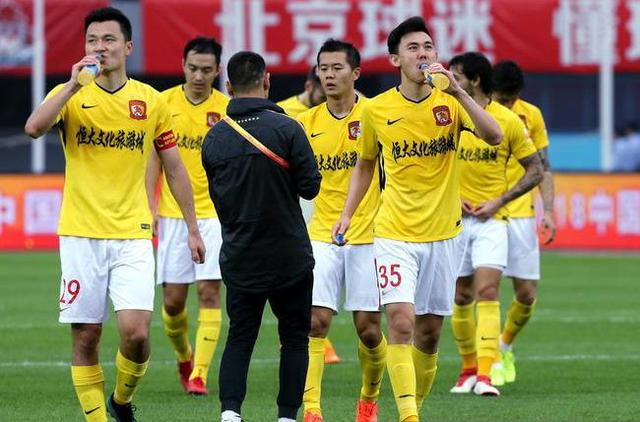 中超恒大最新動(dòng)態(tài)與小巷深處的足球文化與美食探秘