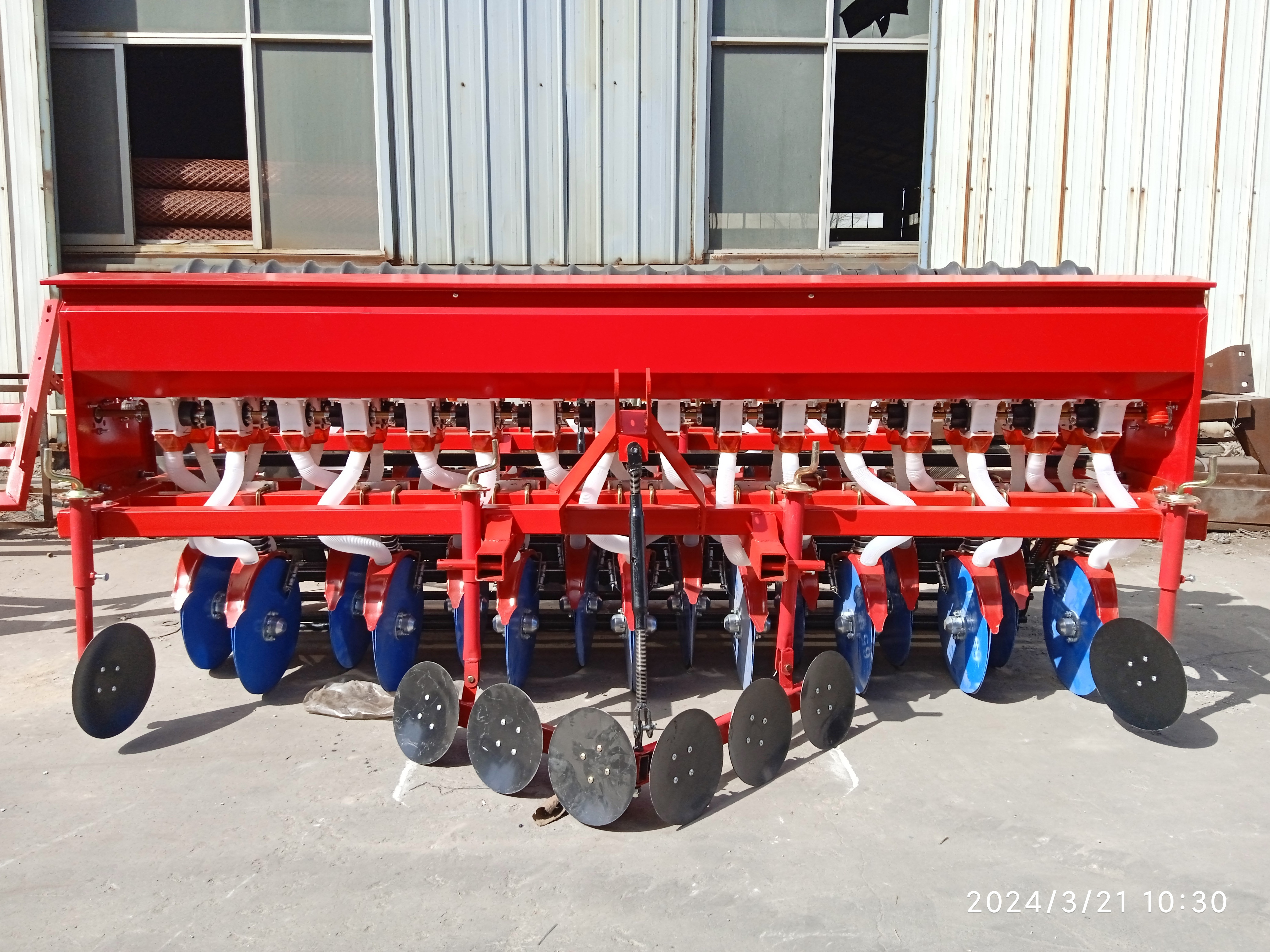 最新款小麥播種機，播種效率的革命性飛躍，小麥24行播種機亮相！