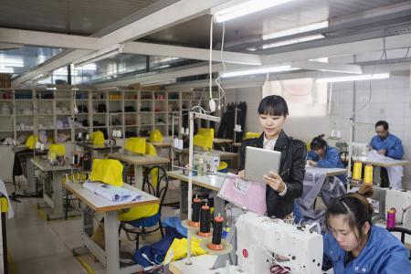 廣州制衣廠急聘燙工，燙衣技術(shù)展現(xiàn)你的才華！