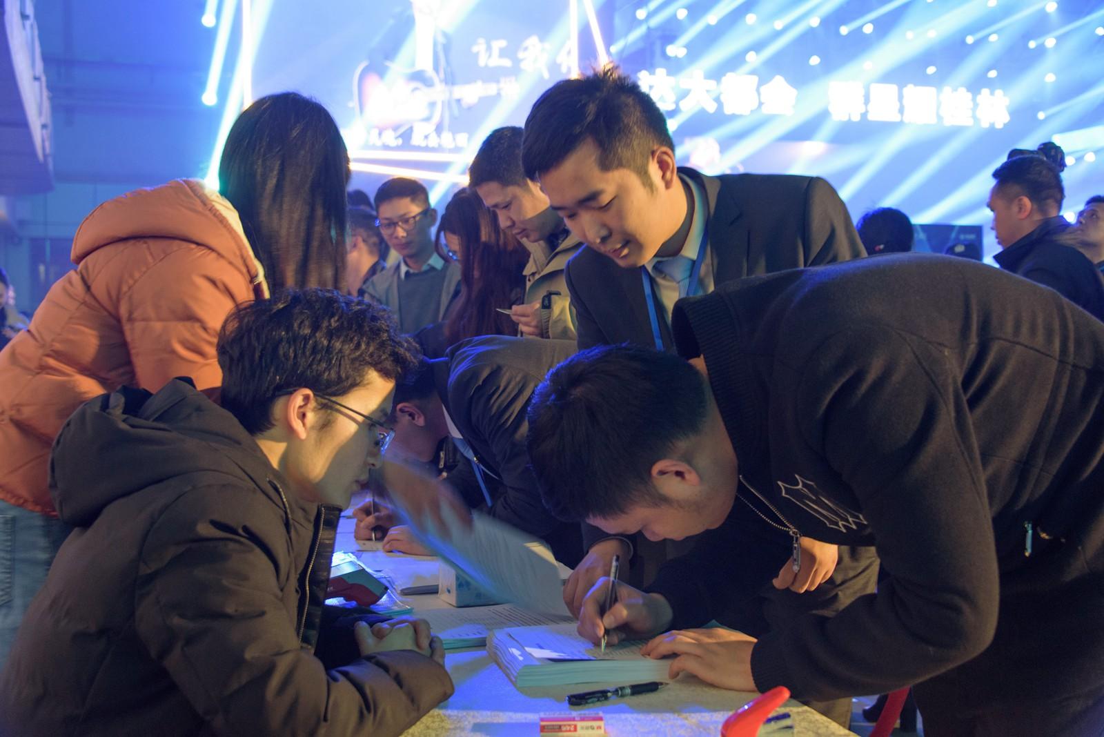 超強(qiáng)音浪最新一期嘉賓揭秘，音樂中的友情與家的溫馨時刻