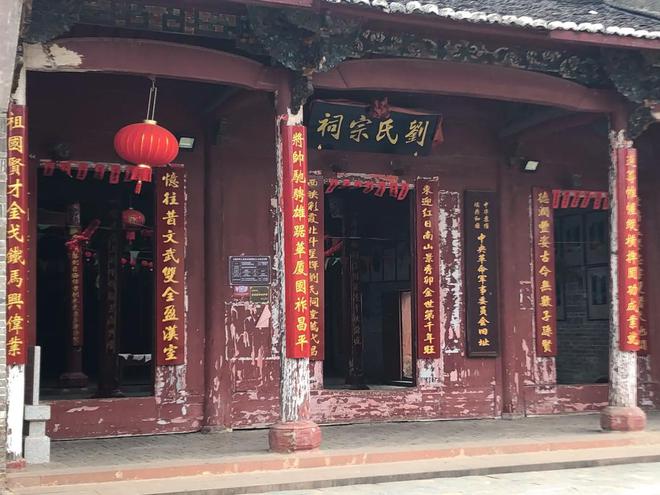 最新嫁女對聯(lián)創(chuàng)作步驟指南及精選對聯(lián)標(biāo)題