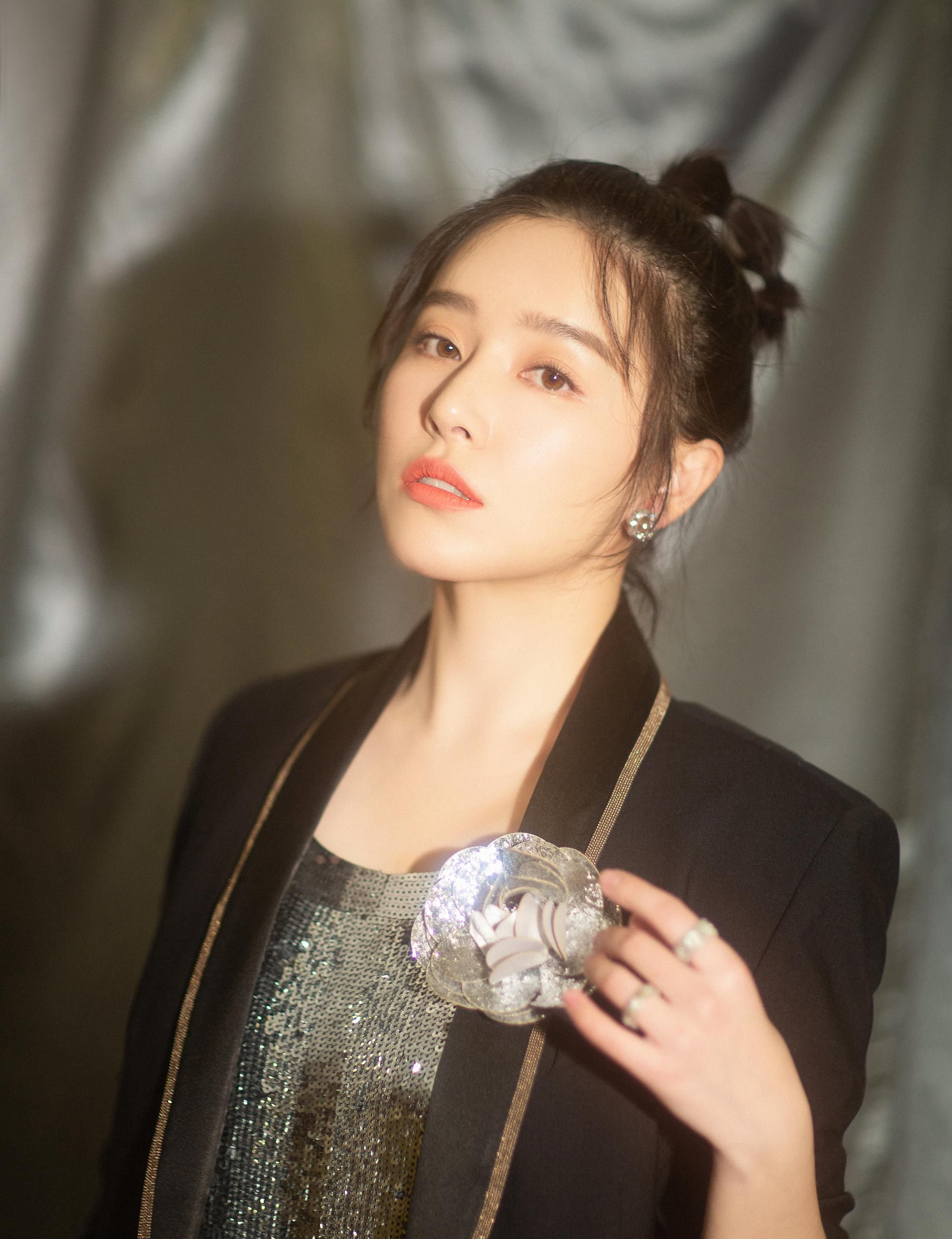 闞清子演藝事業(yè)持續(xù)升溫，新動態(tài)備受矚目，最新消息一覽