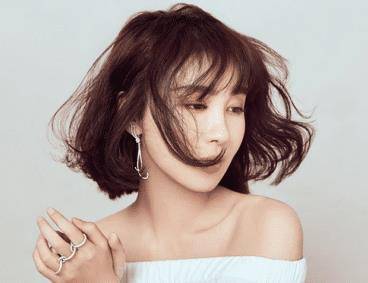 李菲兒科技新品引領(lǐng)智能生活新潮流，最新消息閃耀登場(chǎng)