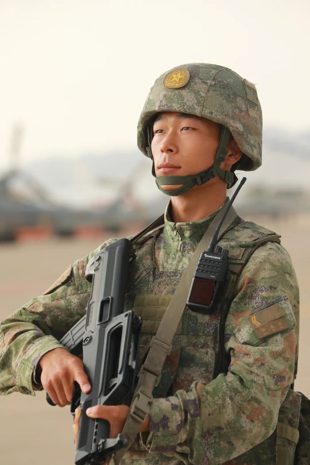 『最新軍裝揭秘，潮流與威嚴(yán)并存』