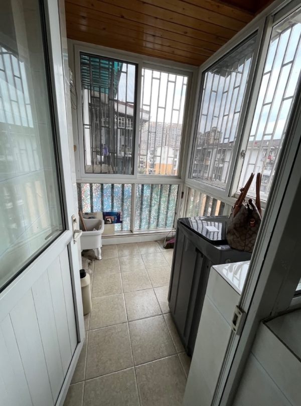 邛崍租房最新動態(tài)，市場現(xiàn)狀、正反觀點與個人立場分析